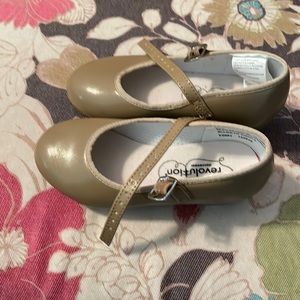Tan Girls Tap shoes Size 11.5 Excellent condition